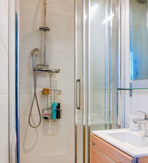 Hair dryer, towels - Heaven of peace Near The Pere Lachaise (Paris)