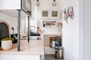 Fridge - Heaven of peace Near The Pere Lachaise (Paris)