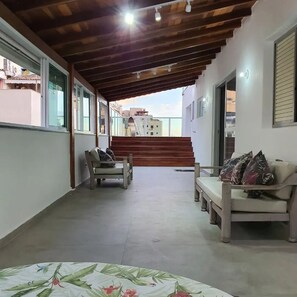 Terrace/patio - Cobertura Duplex Guarujá Com Piscina Área Gourmet e Vista Para o Mar, Aceita Pet (Jardim Belmar Guarujá)