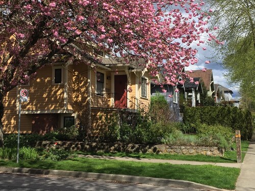 Beautiful Renovated 3-bedroom Vancouver House, near Commercial Drive-Trout Lake!