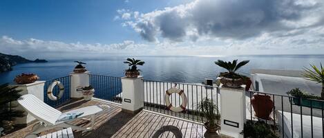 Ferienhaus, 3 Schlafzimmer, Terrasse, Meerblick | Terrasse/Patio