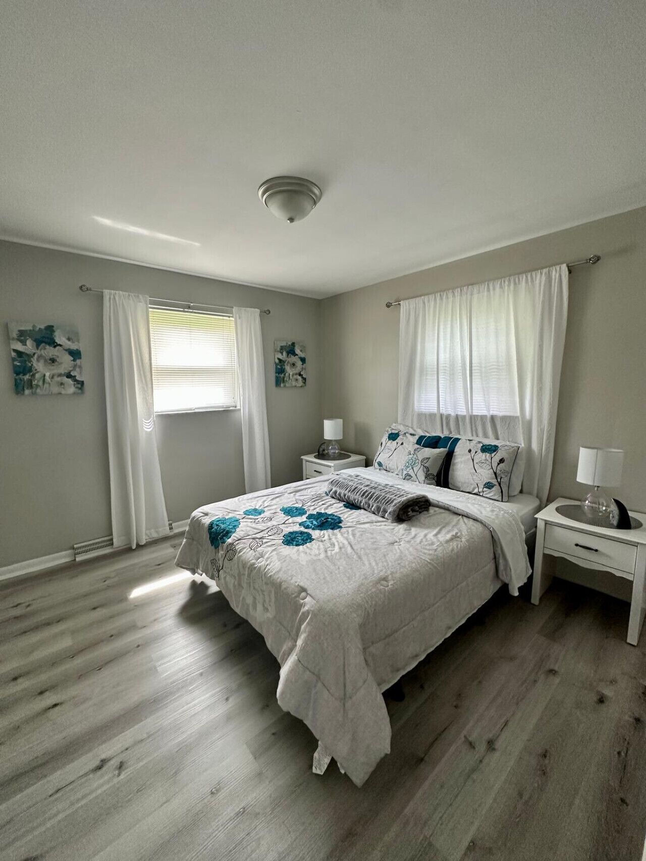 3 室のベッドルーム、デスク、アイロン / アイロン台、WiFi