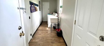 Spacious 3BR Ranch w/ Hot Tub & Yard • Near Kings Island