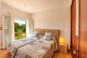 2 soverom, strykejern/-brett, reiseseng for barn og wi-fi (inkludert)