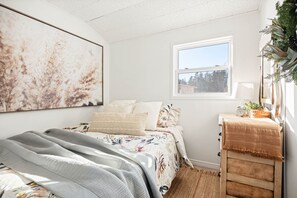 2 bedrooms, WiFi, bed sheets, wheelchair access