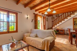 Smart TV, fireplace, table tennis