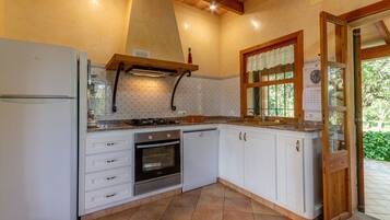 Refrigerador, microondas, horno y lavavajillas