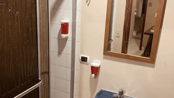 Dusch, hÄrtork, handdukar och tvÄl