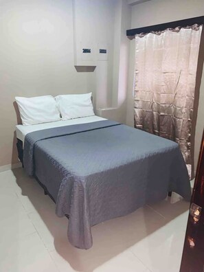 2 slaapkamers, een strijkplank/strijkijzer, gratis wifi, beddengoed