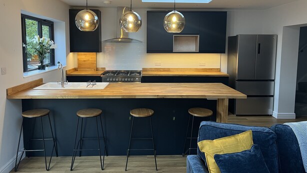 Private kitchen - Stunning 3-bed House in Rayleigh (Rayleigh)