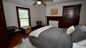 4 bedrooms, iron/ironing board, free WiFi, bed sheets