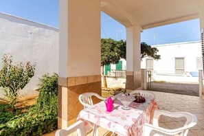 Outdoor dining - Vacation house in Salento 100 m from the sea - between Torre San Giovanni and Gallipoli (Capilungo)