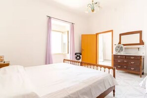 2 bedrooms, iron/ironing board, WiFi, bed sheets - Vacation house in Salento 100 m from the sea - between Torre San Giovanni and Gallipoli (Capilungo)