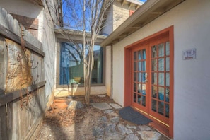 تفاصيل الفندق من الخارج