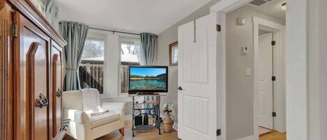 Téléviseur connecté, foyer, livres