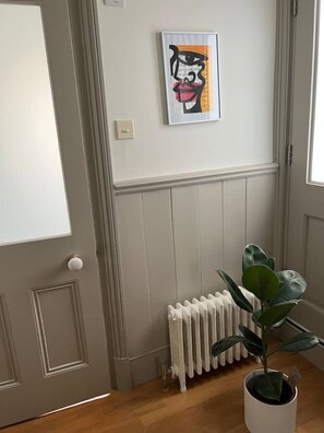 Interior - Two bedroom (3 bed) with beautiful private garden (London)