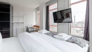 Basic Apartment | 1 bedroom, laptop workspace, iron/ironing board, bed sheets - Central & Stylish 1BD Flat Tottenham Court Road! (London)