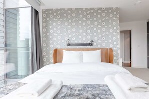 Basic Apartment | 1 bedroom, laptop workspace, iron/ironing board, bed sheets - Central & Stylish 1BD Flat Tottenham Court Road! (London)