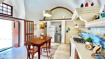 KĂŒhlschrank, Ofen, Herdplatte, GeschirrspĂŒler