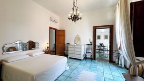 2 bedrooms, desk, iron/ironing board, bed sheets
