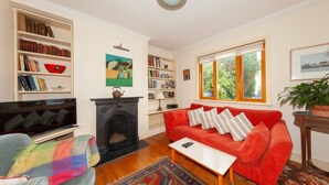 Basic House | Living area - Serene 2BD Home W/garden Newtown Little, Dublin! (Dublin)