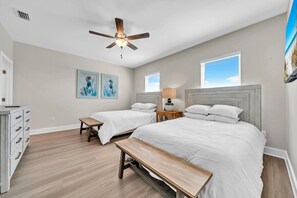 4 Schlafzimmer, Schreibtisch, Bügeleisen/Bügelbrett, WLAN