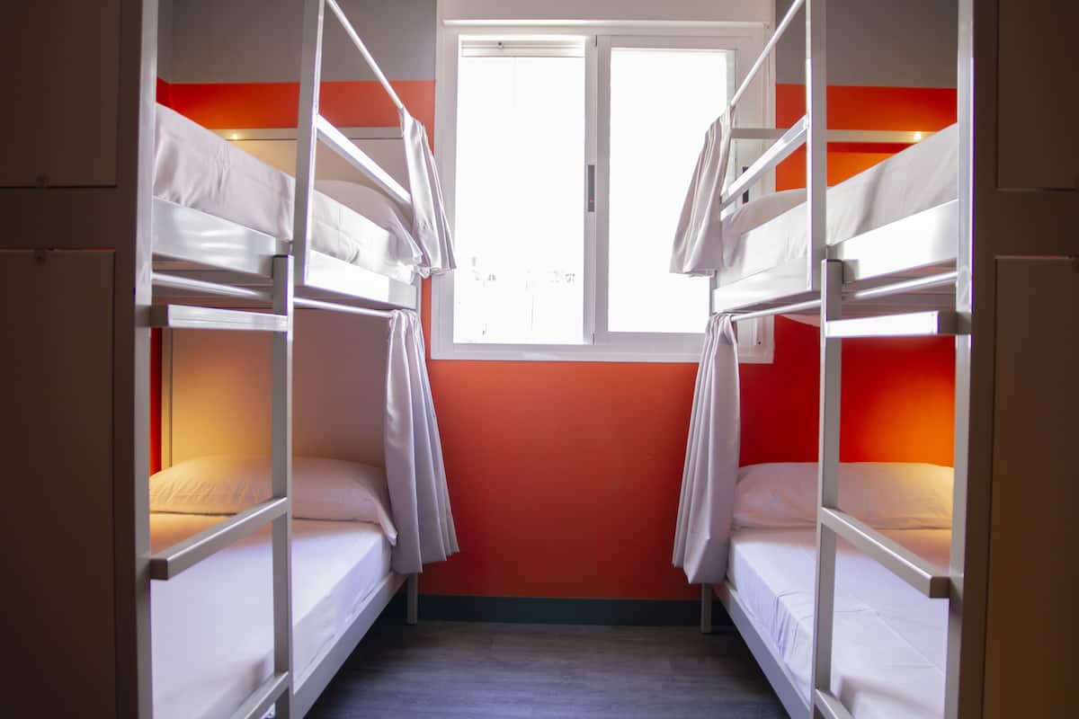 Slaapzaal, gemengde slaapzaal, privébadkamer (4 pax) | Gratis wifi, beddengoed