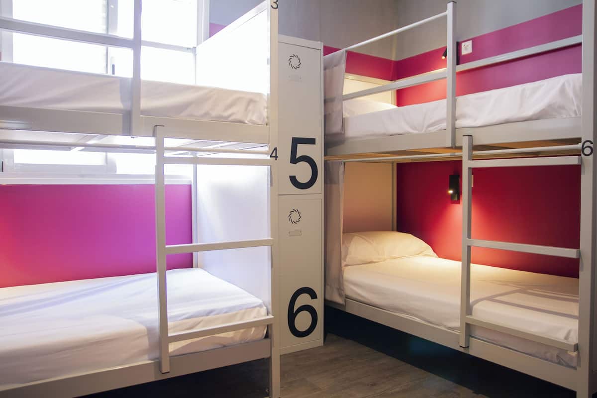 Shared Dormitory, Mixed Dorm, Shared Bathroom (11 pax) | Wi-Fi de cortesia, roupa de cama