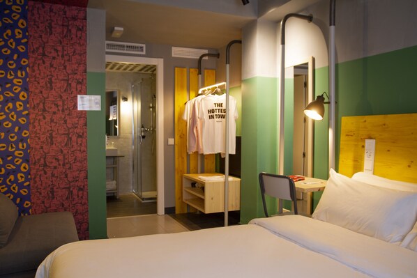 Superior Double Room (Deluxe) | Free WiFi, bed sheets - room00 Valencia Hostel (Valencia)