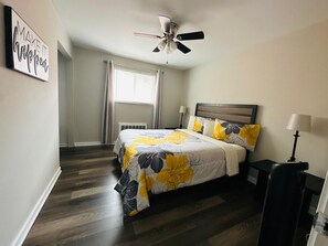 2 bedrooms, iron/ironing board, travel crib, WiFi - Reading-Stylish Apartment for Contemporary Comfort (Cincinnati)