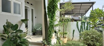 Bright leafy home with Biznet up to 250 Mbps 3+1BR