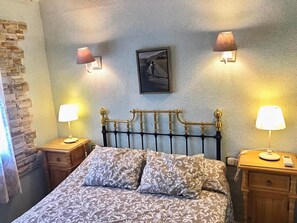 4 quartos, ferros/tábuas de passar roupa, Wi-Fi, roupa de cama