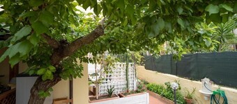 Ilios studio with garden, close to the city center