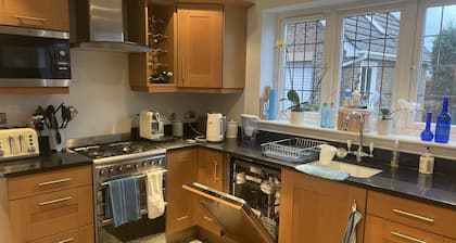 Remarkable 3-bed House in Netley Abbey Southampton