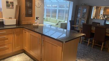 Peti sejuk, ketuhar gelombang mikro, ketuhar, dapur