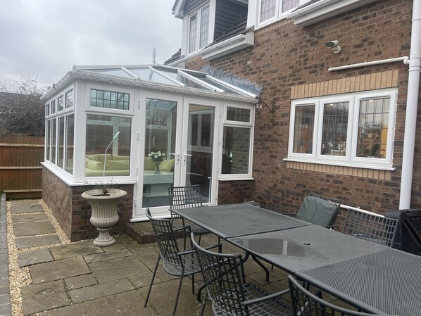 House | Outdoor dining