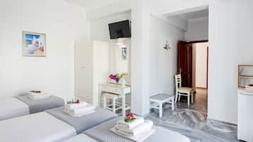 Triple Room | In-room safe, desk, WiFi (free), bed sheets
