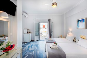 Standard Double or Twin Room | Tallelokero huoneessa, työpöytä, ilmainen Wi-Fi, vuodevaatteet