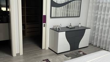 4 bedrooms, iron/ironing board, travel crib, WiFi