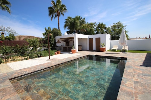 Modernes Ferienhaus mit Pool in schöner Lage nur Minuten vom Strand entfernt - Casa El Guillargon