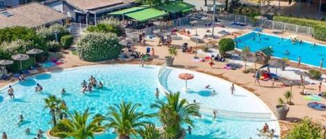 Utomhuspool och uppvärmd pool