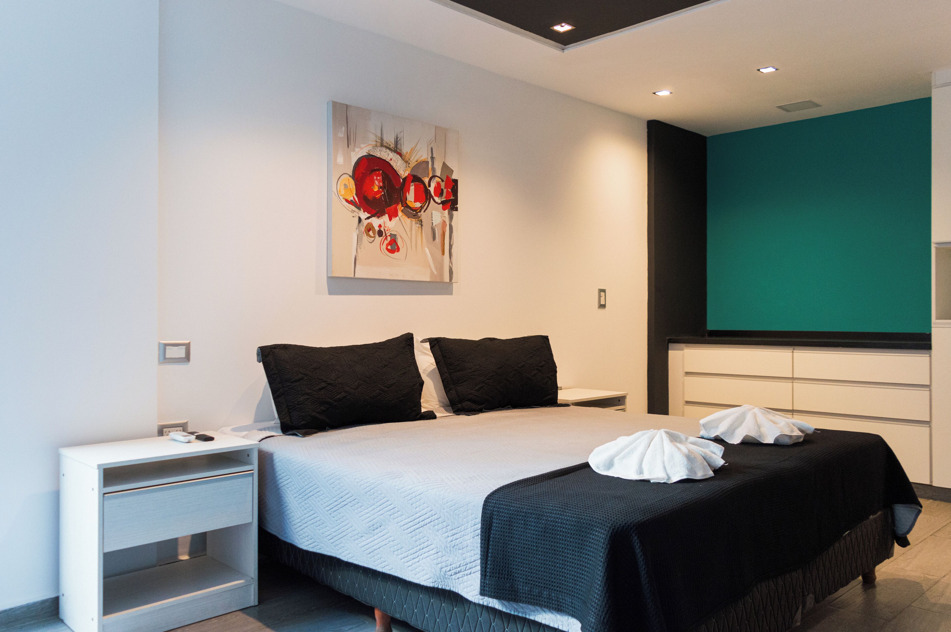 Habitación estándar, 1 habitación | Caja de seguridad en la habitación y cortinas blackout 