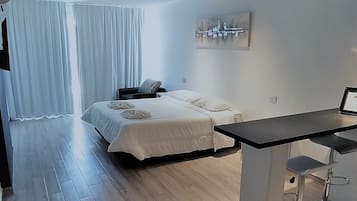 Standaard kamer, 1 queensize bed | Een kluis op de kamer, verduisterende gordijnen