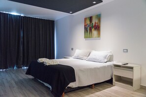 Standard Room, 1 Queen Bed | In-room safe, blackout drapes, iron/ironing board, WiFi (free) - Domus Lake Resort (Villa Carlos Paz)