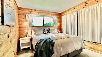 2 bedrooms, desk, iron/ironing board, travel cot