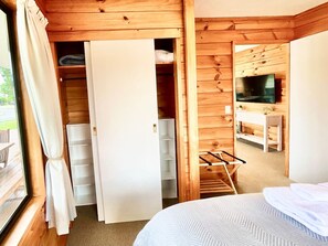 2 soveværelser, skrivebord, strygejern/strygebræt, weekendseng