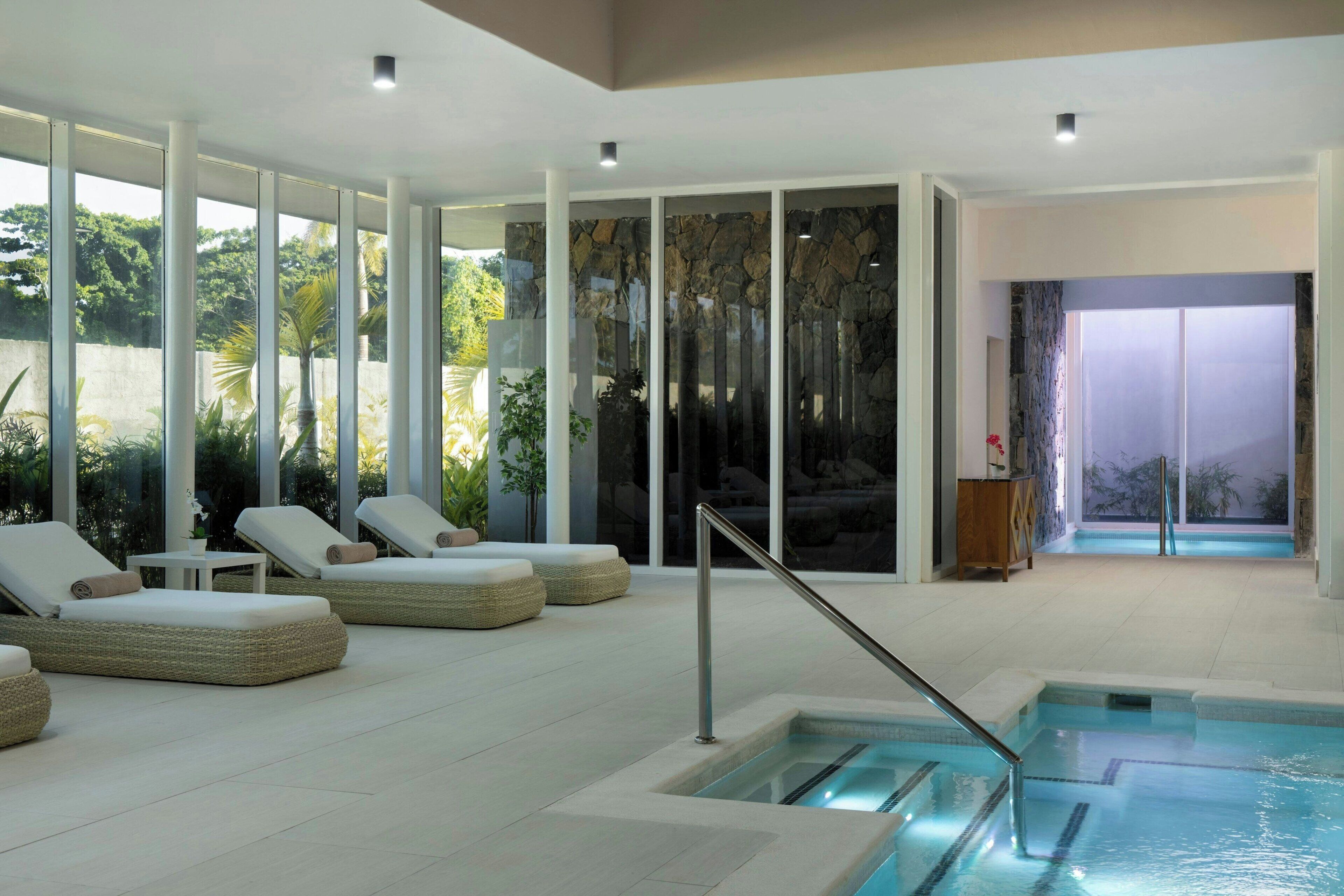 Couples treatment room(s), sauna, hot tub, steam room, body treatments