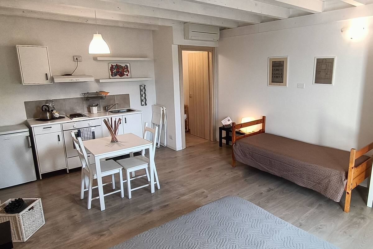 Traditional Studio | Premium bedding, pillowtop beds, blackout drapes