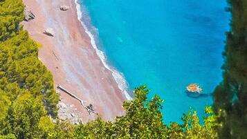 House, Smoking | 3 bilik tidur