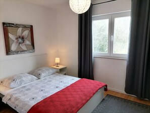 2 bedrooms, WiFi, bed sheets